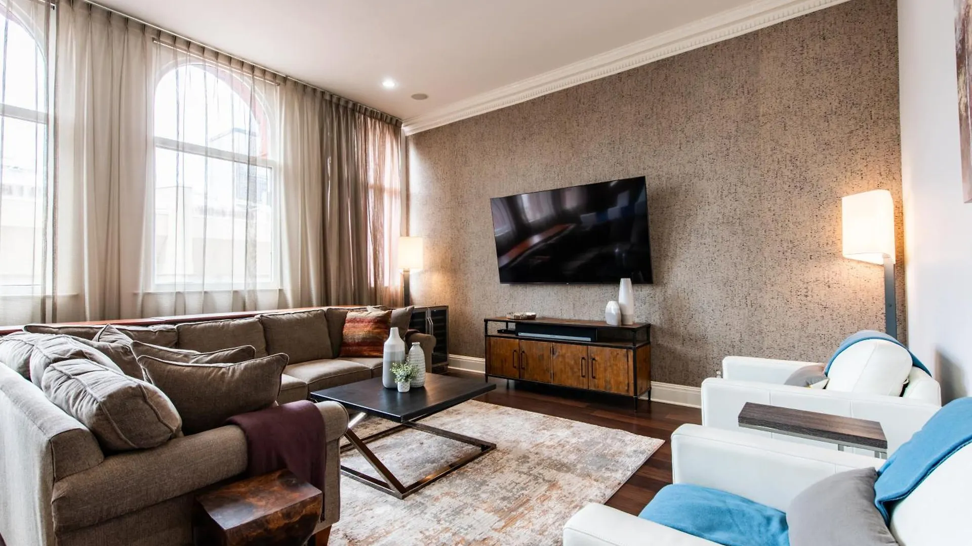 Luxe Louisville Condo~King Br~Near Yum Center