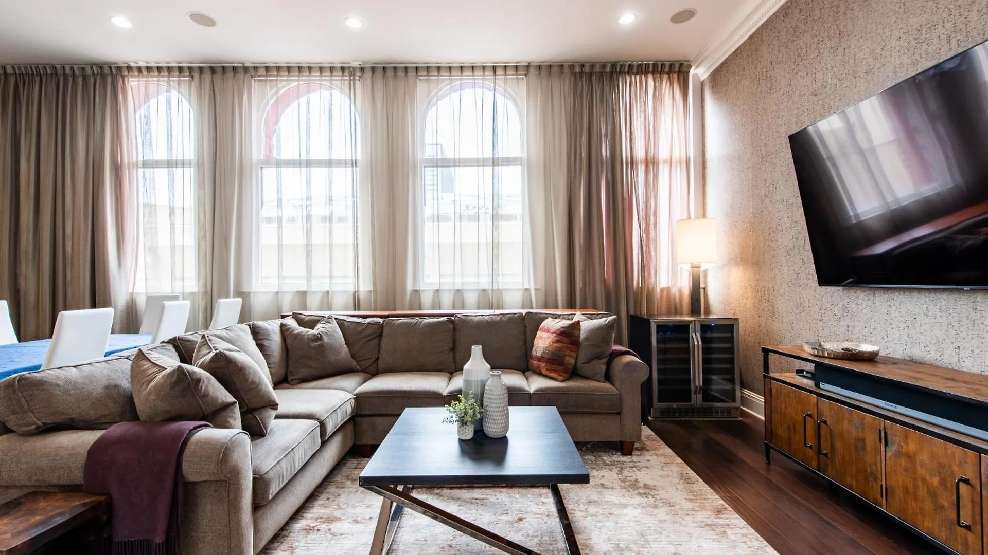 Luxe Louisville Condo~King Br~Near Yum Center Apartment